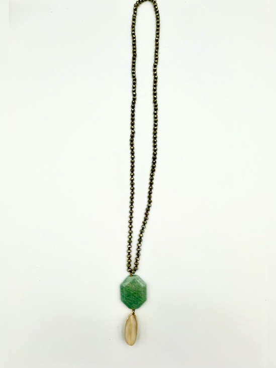 NEST JEWELRY Jewelry - Green Hexagon Stone Necklace with Beige Drop Charm